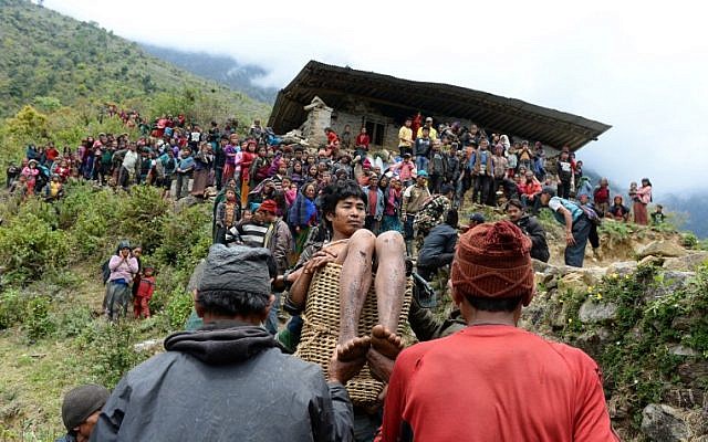 Villagers carry an injured youth in a basket down the hill-side to an Indian Army helicopter at Uiya village, in northern-central Gorkha district on April 29, 2015. (photo credit: AFP PHOTO / SAJJAD HUSSAIN) Villagers carry an injured youth in a basket down the hill-side to an Indian Army helicopter at Uiya village, in northern-central Gorkha district on April 29, 2015. (photo credit: AFP PHOTO / SAJJAD HUSSAIN)