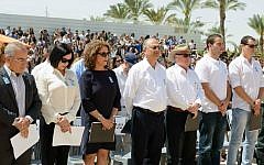 Stuart and Evelyn Steinberg (far left) attend a Memorial Day ceremony on Tuesday at Ben-Gurion University of the Negev to honor their son Max who was killed during Operation Protective Edge last summer.  (Photo credit: Dani Machlis/BGU)