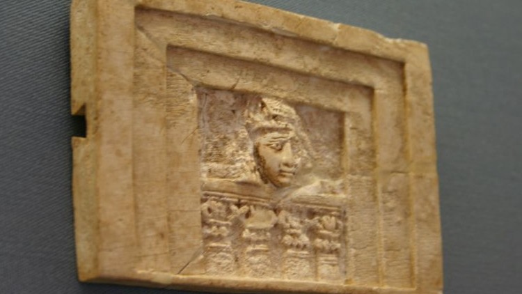 Window with a woman’s disgusted face gazing outwards, at the Jerusalem Bible Lands Museum (photo credit: Shmuel Bar-Am) Window with a woman’s disgusted face gazing outwards, at the Jerusalem Bible Lands Museum (photo credit: Shmuel Bar-Am)