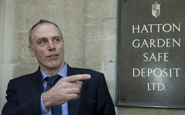 Detective Chief Inspector Paul Johnson of the Metropolitan police Flying Squad speaks to the media outside the Hatton Garden Safe Deposit Ltd entrance Thursday, April 9, 2015. (photo credit: AP Photo/Alastair Grant) Detective Chief Inspector Paul Johnson of the Metropolitan police Flying Squad speaks to the media outside the Hatton Garden Safe Deposit Ltd entrance Thursday, April 9, 2015. (photo credit: AP Photo/Alastair Grant)