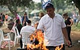 Israelis barbecue during the celebration of Israel's  66th Independence Day, Jerusalem, May 6, 2014. (photo credit: Yonatan Sindel/Flash90)