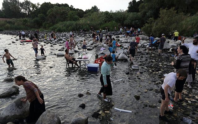 Illustrative image of bathers in the Sea of Galilee. August 18, 2014. (photo credit: Yaakov Naumi/Flash90) Illustrative image of bathers in the Sea of Galilee. August 18, 2014. (photo credit: Yaakov Naumi/Flash90)