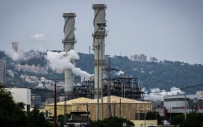 Illustrative photo of a factory in Haifa in April 2015. (Basel Awidat/Flash90)
