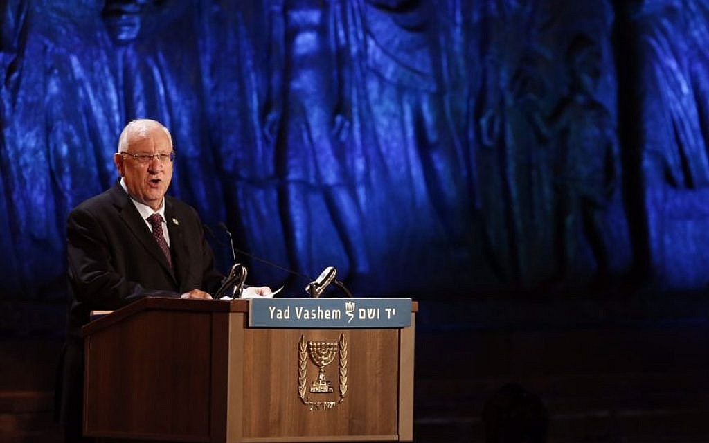 President Reuven Rivlin speaks at a ceremony at the Yad Vashem Holocaust Memorial Museum in Jerusalem, as Israel marks the annual Holocaust Remembrance Day on April 15, 2015. (photo credit: Yonatan Sindel/Flash90)