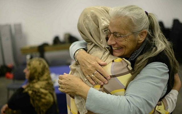 Palestinians and Israelis attend a joint ceremony for families of Israeli and Palestinian victims on Memorial Day organized by "Combatants for Peace" and the "Israeli-Palestinian Bereaved Families for Peace" in Tel Aviv, April 21, 2015. (Tomer Neuberg/Flash90)