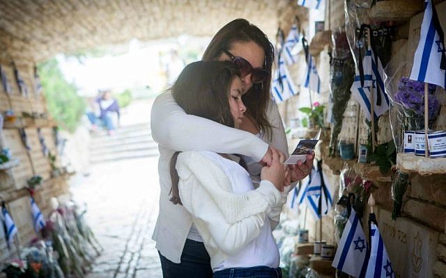 Families mourn at a monument carrying the names of fallen Israeli soldiers at the Mt. Herzl military cemetery in Jerusalem, April 22, 2015. (Miriam Alster/Flash90)