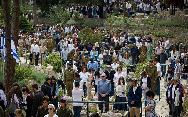 The scene at the Mt. Herzl military cemetery in Jerusalem, April 22, 2015. (Miriam Alster/Flash90)