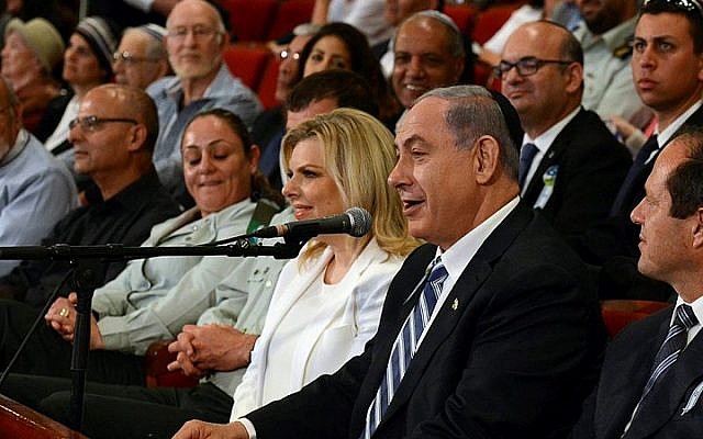 Prime Minister Benjamin Netanyahu and his wife Sara attend the annual Bible Quiz held at the Jerusalem Theater on Israel's Independence Day, April 23, 2015. (photo credit: Haim Zach / GPO)