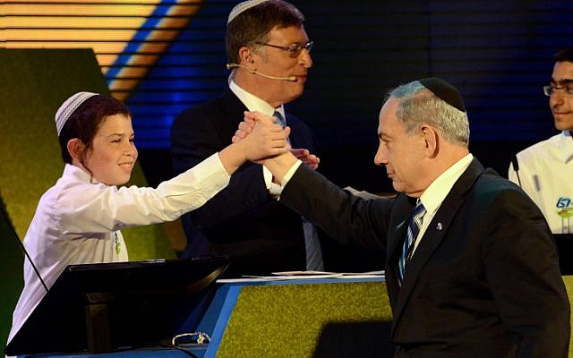 Eyal Matas, the winner of the annual Bible Quiz held at the Jerusalem Theater on Israel's Independence Day, receives his award from Prime Minister Benjamin Netanyahu on April 23, 2015. (photo credit: Haim Zach / GPO) 
