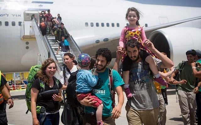 Israeli travelers from Nepal arrive on an Israeli rescue plane at Ben Gurion International Airport, April 28, 2015. (photo credit: Miriam Alster/FLASH90) 