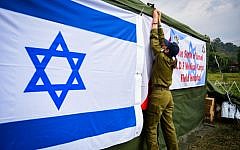Israeli soldiers set up a field hospital together with the Nepalese army in Nepal following the deadly earthquake on April 29, 2015. (IDF Spokesperson)