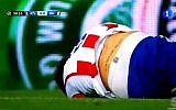 Atlético Madrid soccer player Mario Mandžukić reveals a Hebrew tattoo on his back, April 14, 2015. (screen capture: YouTube/GTA PC Game)
