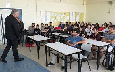 Yesh Atid chairman Yair Lapid speaks to high school students in Tel Aviv on April 15 2015. (Photo credit: Courtesy Yesh Atid)