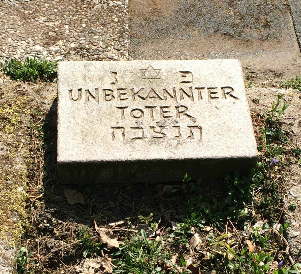 Grave of an'unknown deceased' at the Bergen-Belsen DP camp cemetery. April 24, 2015 (photo credit: Renee Ghert-Zand/Times of Israel) Grave of an'unknown deceased' at the Bergen-Belsen DP camp cemetery. April 24, 2015 (photo credit: Renee Ghert-Zand/Times of Israel)