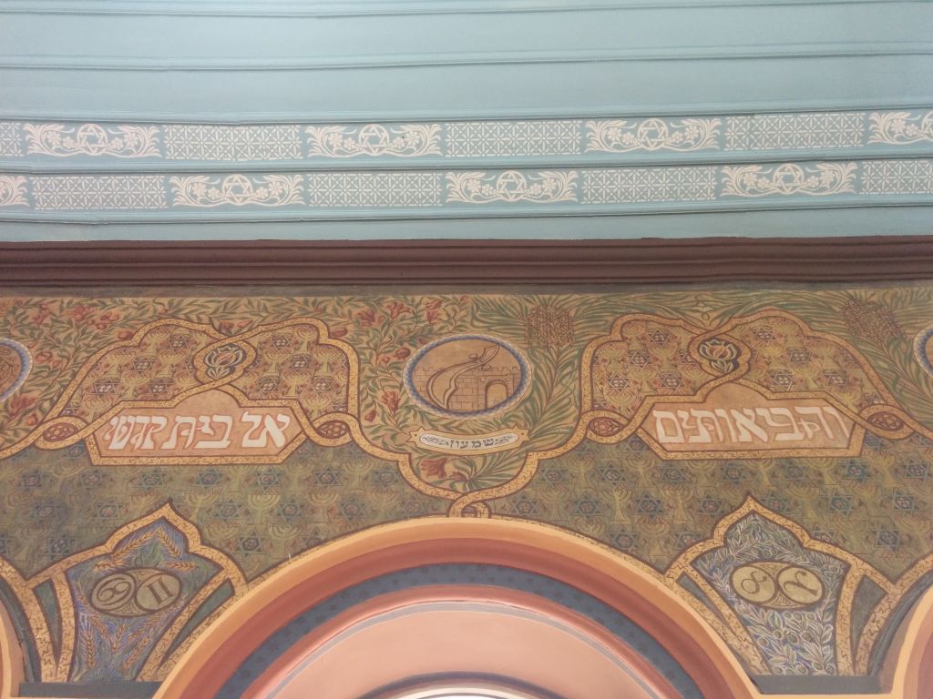 The south wall of the Ades Synagogue's interior, painted by Yaakov Stark in 1912. (photo credit: Ilan Ben Zion/Times of Israel staff) The south wall of the Ades Synagogue's interior, painted by Yaakov Stark in 1912. (photo credit: Ilan Ben Zion/Times of Israel staff)