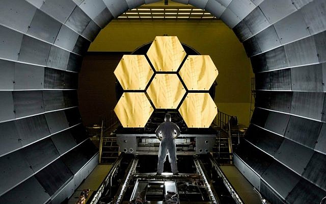 NASA engineer Ernie Wright looks on as the first six flight ready James Webb Space Telescope's primary mirror segments are prepped to begin final cryogenic testing at NASA's Marshall Space Flight Center. (NASA/MSFC/David Higginbotham/Wikipedia) NASA engineer Ernie Wright looks on as the first six flight ready James Webb Space Telescope's primary mirror segments are prepped to begin final cryogenic testing at NASA's Marshall Space Flight Center. (NASA/MSFC/David Higginbotham/Wikipedia)