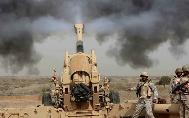 Saudi soldiers fire artillery toward three armed vehicles approaching the Saudi border with Yemen in Jazan, Saudi Arabia, Monday, April 20, 2015. (AP Photo/Hasan Jamali)