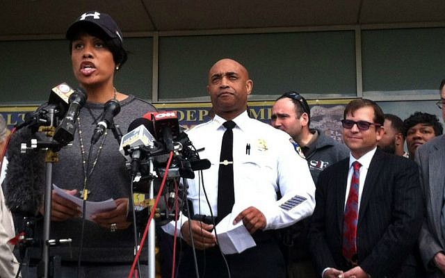Baltimore Mayor Stephanie Rawlings-Blake, left, speaks as Baltimore Police Commissioner Anthony Batts, center, listens, during a news conference, Tuesday, April 28, 2015, in Baltimore, in the aftermath of rioting following Monday's funeral for Freddie Gray, who died in police custody. (AP Photo/Jessica Gresko)