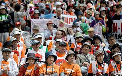 People, including survivors of the nuclear bombings in Japan in 1945, front, participate in an anti-nuclear rally in Union Square in New York, Sunday, April 26, 2015. (AP Photo/Seth Wenig)