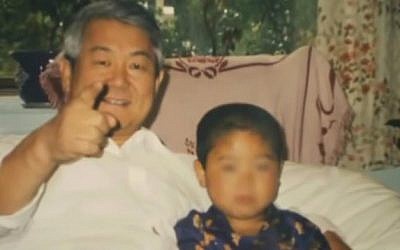 A picture of South Korean pastor Kim Dong-Shik (left) before his abduction by North Korean agents in 2000. (screen capture: YouTube)
