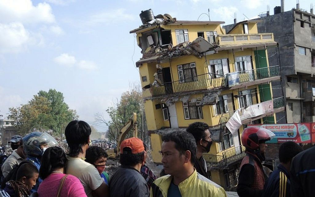 A partially collapsed building and the extraction efforts attracted a crowd of onlookers in Kathmandu on Thursday April 30, 2015. (Photo credit: Melanie Lidman/Times of Israel)