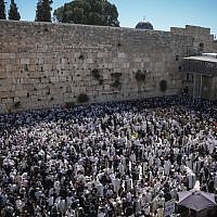 Thousands of worshipers gathered at the annual priestly blessing at the Western Wall on April 6, 2015. (Photo credit: Yonatan Sindel/Flash90) Thousands of worshipers gathered at the annual priestly blessing at the Western Wall on April 6, 2015. (Photo credit: Yonatan Sindel/Flash90)