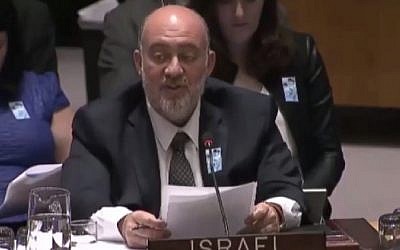 File: Israeli ambassador to the UN Ron Prosor reads out a passage from the Israeli national anthem in front of the UN Security Council on Israel's Memorial Day, April 21, 2015. (screen capture: IsraelinUN)