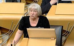 Scottish MP Sandra White introducing her pro-Palestine motion in the parliament in Edinburgh, April 21, 2015. (screen grab www.scottishparliament.tv)