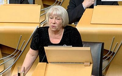 Scottish MP Sandra White introducing her pro-Palestine motion in the parliament in Edinburgh, April 21, 2015. (screen grab www.scottishparliament.tv)