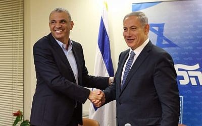 Kulanu party leader Moshe Kahlon and Prime Minister Benjamin Netanyahu shake hands after signing a coalition deal on April 29, 2015. (photo credit: courtesy of Likud party)