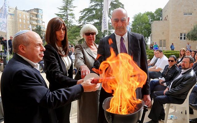 Family members of Philippe Braham and Dan Uzan light a torch and lay a wreath together with Jewish Agency Chairman of the Executive Natan Sharansky. (photo credit: Sasson Tiram)