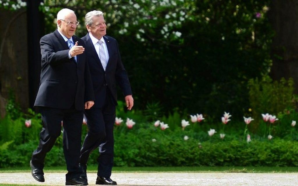 German President Joachim Gauck (R) walks with President Reuven Rivlin during a reception at the Bellevue presidential palace in Berlin on May 11, 2015. (photo credit: AFP/JOHN MACDOUGALL)