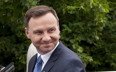 Andrzej Duda, presidential candidate of the Polish conservative party PiS (Law and Justice) leaves after voting during the second round of the presidential election at a polling station in Krakow, Poland on May 24, 2015. (AFP PHOTO / BARTOSZ SIEDLIK)