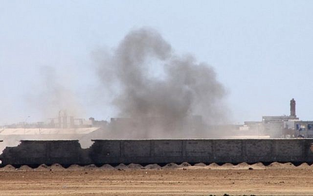 Smoke billows as supporters of exiled Yemeni President Abedrabbo Mansour Hadi clash with Shiite Houthi rebels near the International airport in the port city of Aden, on May 2, 2015. (photo credit: AFP/SALEH AL-OBEIDI) Smoke billows as supporters of exiled Yemeni President Abedrabbo Mansour Hadi clash with Shiite Houthi rebels near the International airport in the port city of Aden, on May 2, 2015. (photo credit: AFP/SALEH AL-OBEIDI)