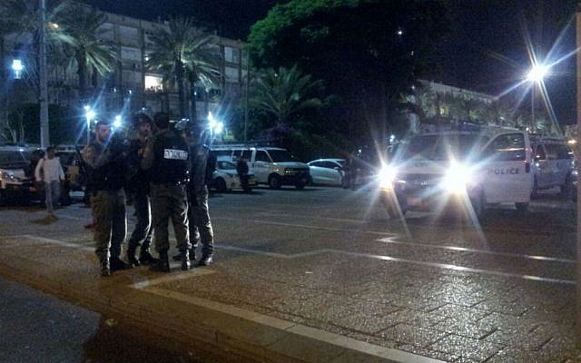 Police in Rabin Square on May 3, 2015 (photo credit: Judah Ari Gross/Times of Israel)