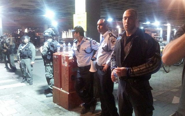 Police stand in Rabin Square on May 3, 2015 (photo credit: Judah Ari Gross/Times of Israel)