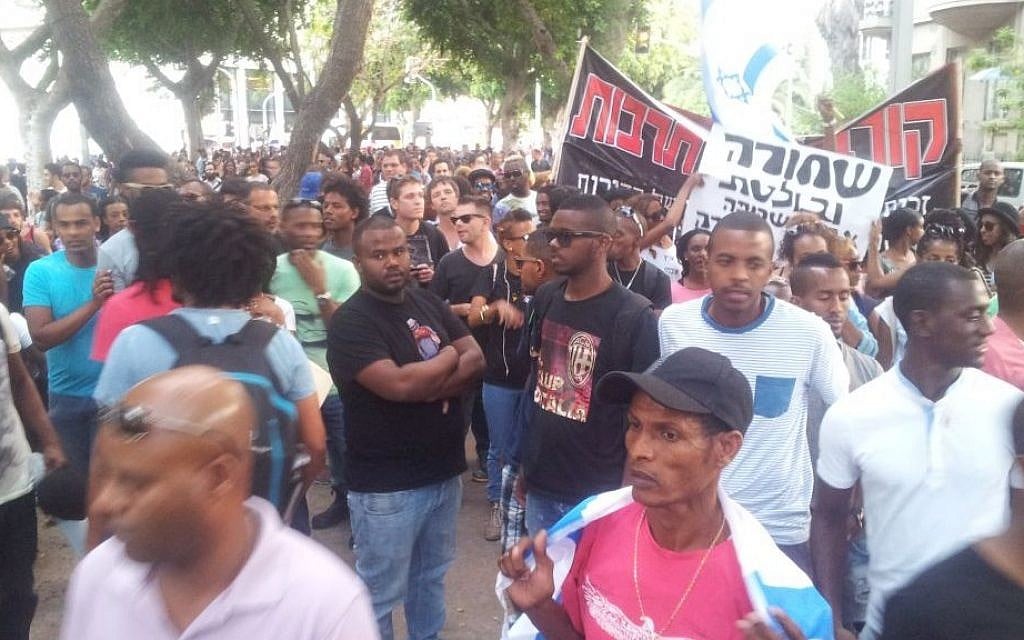 Israelis from the Ethiopian community protest in Tel Aviv on Rothschild Street on Monday, May 18 2015. (Photo credit: Judah Ari Gross) Israelis from the Ethiopian community protest in Tel Aviv on Rothschild Street on Monday, May 18 2015. (Photo credit: Judah Ari Gross)