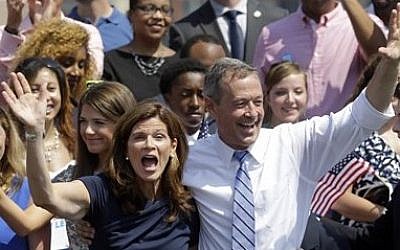 Former Maryland Gov. Martin O'Malley, right, and his wife Katie wave to supporters during an event to announce that he is entering the Democratic presidential race, Saturday, May 30, 2015, in Baltimore (AP Photo/Patrick Semansky)