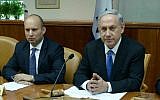 Jewish Home leader Naftali Bennett (left) and Prime Minister Benjamin Netanyahu at a cabinet meeting following the death of minister Uri Orbach, who passed away at the age of 54. February 16, 2015. (Haim Zach/GPO)