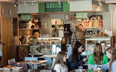 The College of Charleston's new dining hall is modeled after Grins Vegetarian Cafe, a popular kosher eatery at Vanderbilt University in Nashville, Tennessee. (Courtesy of Grins Vegetarian Cafe/ JTA)