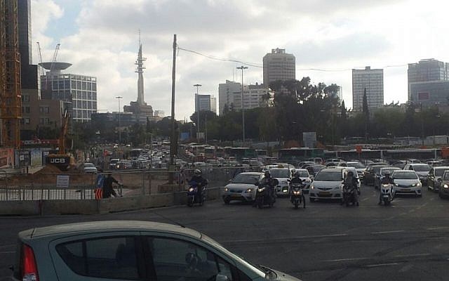 Ayalon highway blocked by protesters on May 3, 2015 (photo credit: Times of Israel/Judah Ari Gross)
