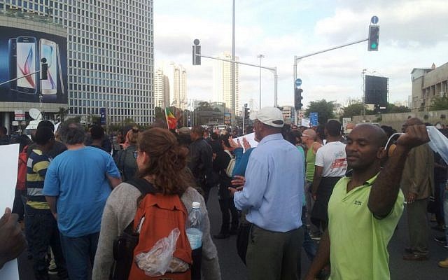 Protesters gather near the Azrieli Towers to rally against police brutality (photo credit: Judah Ari Gross/Times of Israel) Protesters gather near the Azrieli Towers to rally against police brutality (photo credit: Judah Ari Gross/Times of Israel)