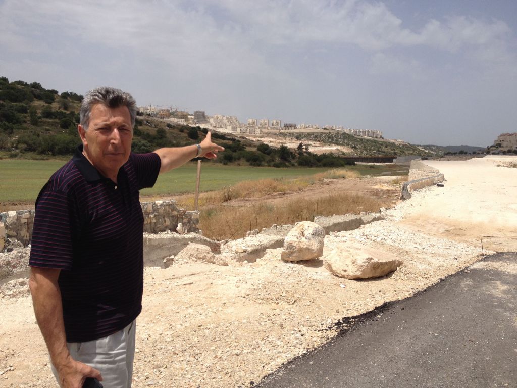 Beit Shemesh resident Motti Malka on his weekly tour to check out ongoing construction in his city (photo credit: Jessica Steinberg/Times of Israel) Beit Shemesh resident Motti Malka on his weekly tour to check out ongoing construction in his city (photo credit: Jessica Steinberg/Times of Israel)