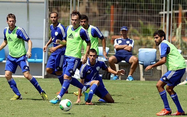 File: Israel national football team players training in Tel Aviv on Sept. 4, 2013. (Flash90)