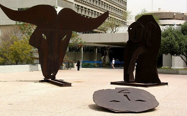 Menashe Kadishman's Binding of Isaac sculpture outside the Tel Aviv Museum (photo credit: CC BY-SA GFDL, Wikimedia Commons)