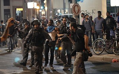 Police detain an Ethiopian Israeli at an anti-police brutality demonstration in Tel Aviv's Rabin Square on Sunday, May 3, 2015. (photo credit: Judah Ari Gross/Times of Israel staff)
