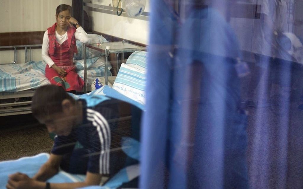 Palestinian siblings Hadeel Hamdan, top, and Ahmed rest in their room, at the Rambam Health Care Campus in Haifa, Israel, May 13, 2015 (AP/Ariel Schalit)