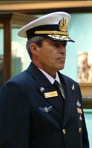 Yedidia Ya'ari, former Rafael chief, during his time as head of Israel's Navy, April 12, 2003. (Wikipedia/Johnny Bivera, U.S. Navy photo, Public domain)