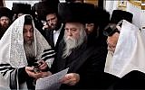 Shmuel Shachar, left, says the blessings during his son's brit milah, ritual circumcision, in Bnei Brak on May 26, 2015. (Screen capture: B'Hadrei Hadarim)