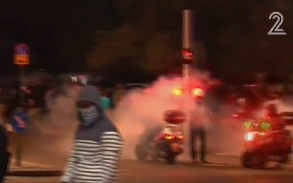 Protesters in Tel Aviv on May 3, 2015. (Screen capture: Channel 2)